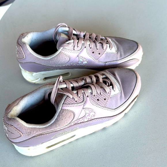 Nike Shoes - Nike shoes size 9.5